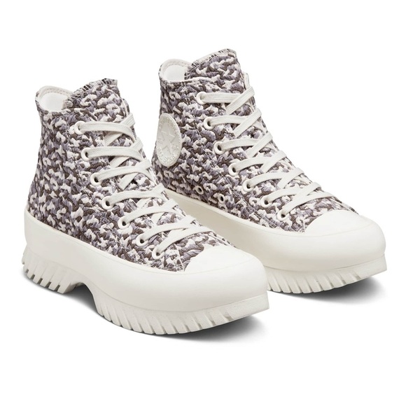 NWT CONVERSE Chuck Taylor All Star Lugged 2.0 Jacquard in Sand Dune Sz. 6 W / 4M - Picture 1 of 13